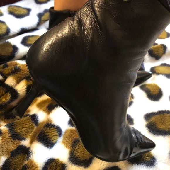 Chanel Gorgeous Pointy Boots Host Pick - Picture 5 of 8